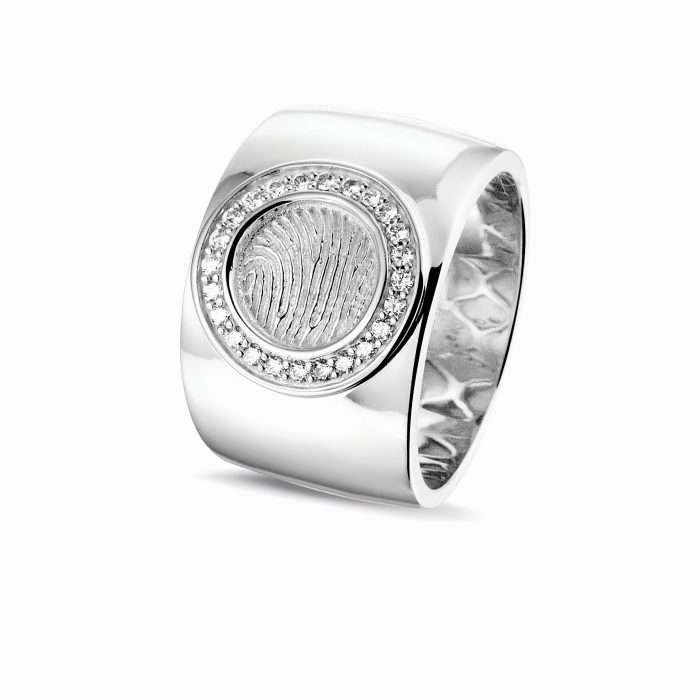 zilveren-ring-met-vingerprint-en-zirkonia
